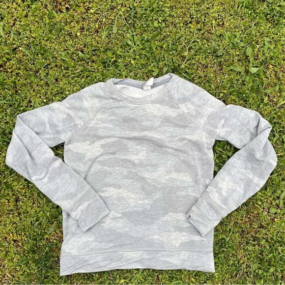 Athleta girl long sleeve size 8-10 Preowned camo gray Preowned casual activewear - Picture 5 of 5